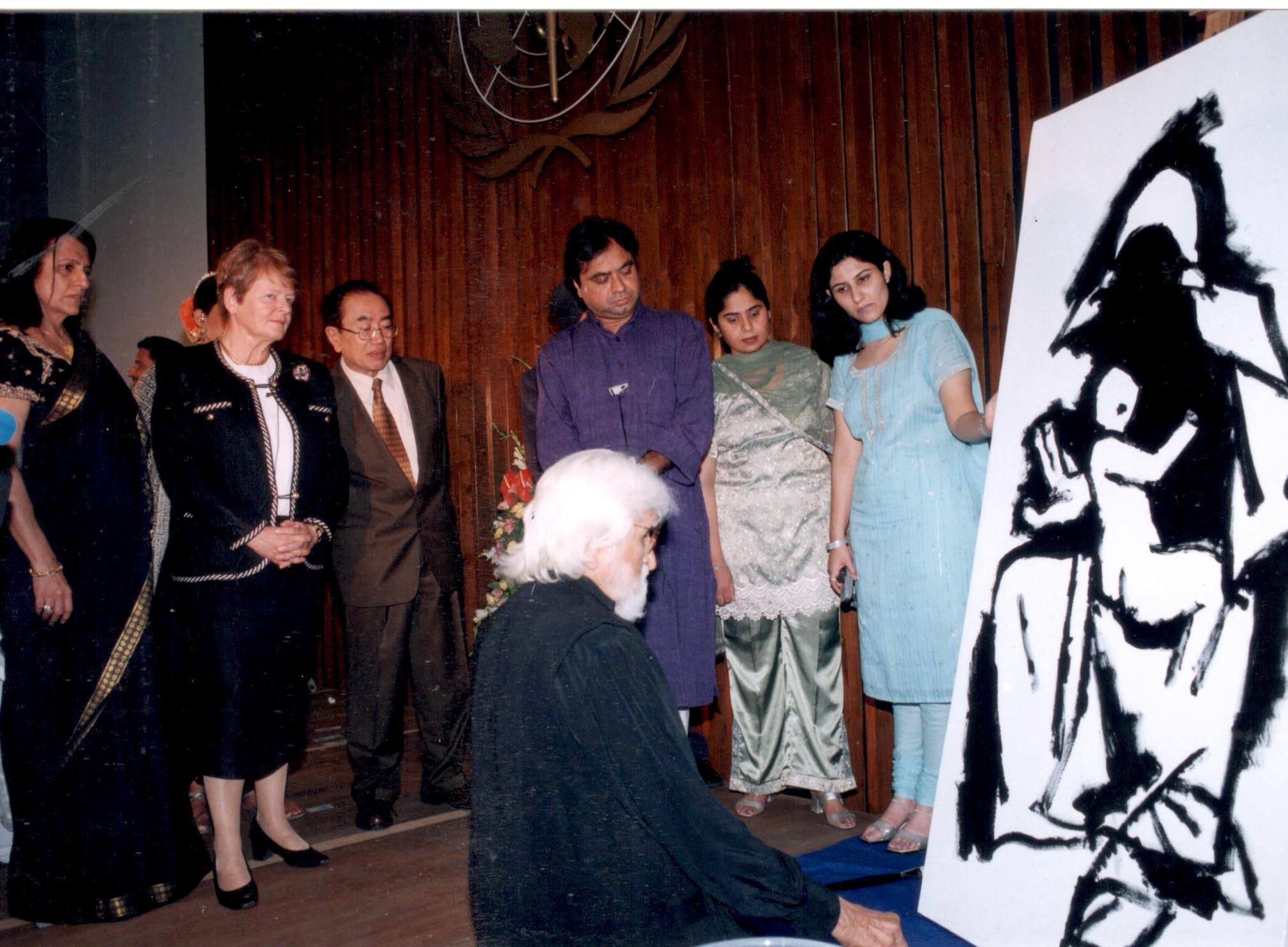 M.F. Husain at Indira Gandhi birth anniversary, 2002